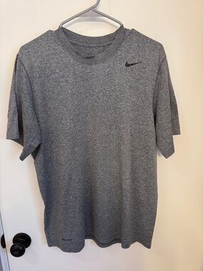 Nike Men’s Gray Short Sleeve Dri-FIT Performance Tee
